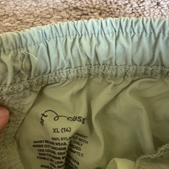 Girls green cargo pants yxl 14 - Picture 2 of 2